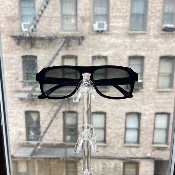 Illesteva Trancoso Black/Olive Gradient Sunglasses